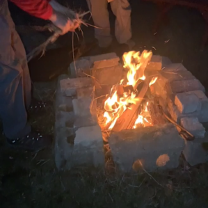 Free firewood for guests to use, stayed here all night and Lori’s shop made it super easy to get what we needed. 10/10