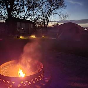 Cozy Lakeside Cottage & Tenting