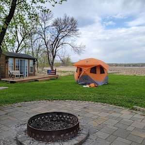 Cozy Lakeside Cottage & Tenting