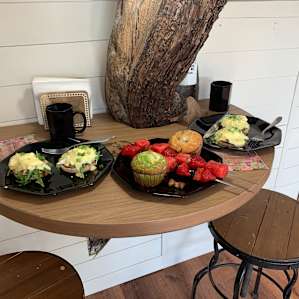 Kitchen had everything needed to easily cook a delicious breakfast!