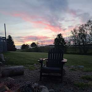 Vintage 1850 Log Cabin Glamping