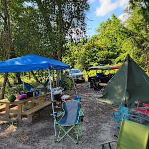 Daffodil Hill Retreat Lake Campsite