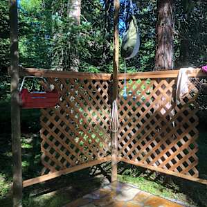 private and clean solar shower with earth friendly spa like shower products and a very nice stone pad so your feet don’t get muddy. Loved it!