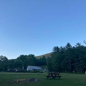 Barn Door Hostel - Campground