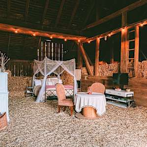 Big Red Barn Glamp w/ OutdoorShower