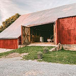 Big Red Barn Glamp w/ OutdoorShower