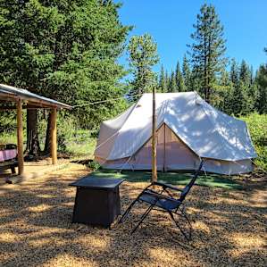 Spacious tent, great propane fire pit, covered kitchen area