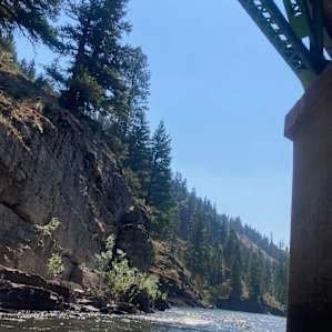 floating the Blackfoot River with tube rental