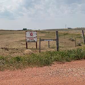 The sign is easy to see from the gravel road, house easy to find