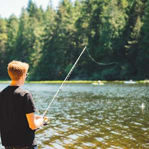 Nearby Kemp Lake is about a ten minute drive away, and offers fishing, swimming, paddling, and suntanning.