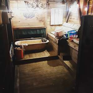 Private River- Kayaks & Bathhouse!