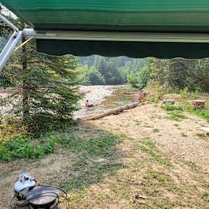 Mad Fox Riverside Campsites