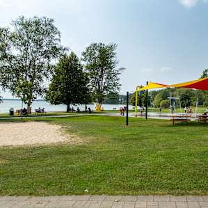 The farm is about 10-15 minutes from a cute little town that has a beach, playground and splashpad. You can also find a grocery store, LCBO and cute restaurants and shops all along the main road.