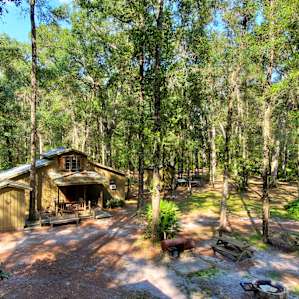 Treehouse Cabin Retreat