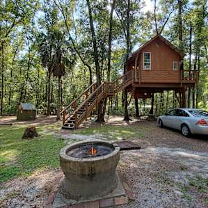 Treehouse Cabin Retreat