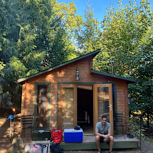 Close-in quaint cabin!