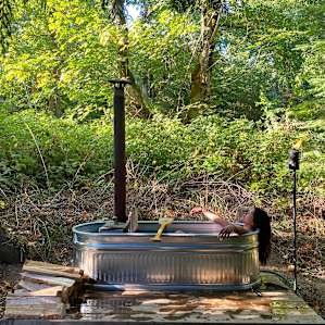 Close-in quaint cabin!