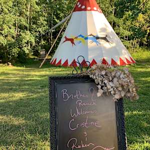 Very kind welcome sign