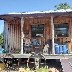 Cute Off-Grid CABIN on 84 ACRES