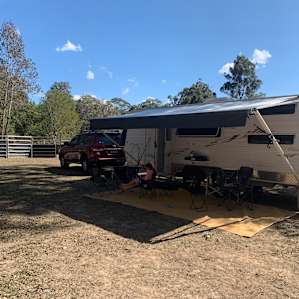 Quick stopover at the bottom of the horse training arena