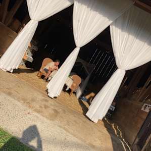 Big Red Barn Glamp w/ OutdoorShower