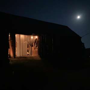 Big Red Barn Glamp w/ OutdoorShower