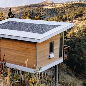 The studio faced wonderful views of the mountains!