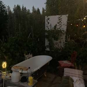 Outdoor bathtub
