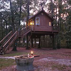 Treehouse Cabin Retreat