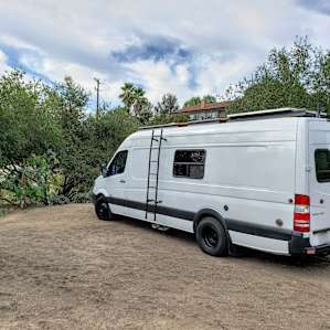 Alternative angle - the 25ft Sprinter fit quite well, but did take a few back and forths to safely get into place - this was a rental and I wasn't yet familiar with it's handling.
The large tree to the left provides shade over the dining area.