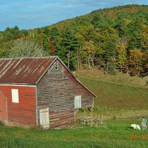 Red barn on Dahmer trail