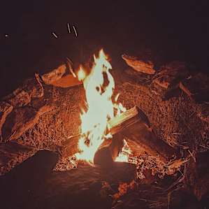 Firepit fire with one bundle of wood