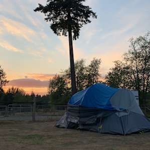 Van Roon Family Farm Bed and Bale (Tents Only)