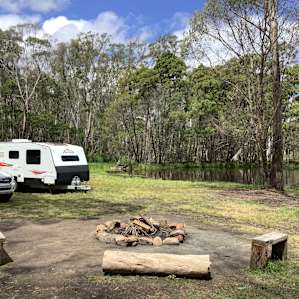 We chose to camp with our caravan close to the dam. Wonderful spot.