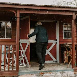 Cozy Cabin & Porch with LQ Trailer