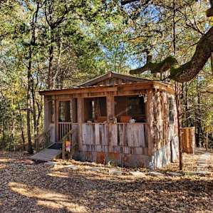 HIDEOUT ON FRANCIS CREEK