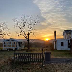 Cozy Loft at B&M Journey Farm Barn