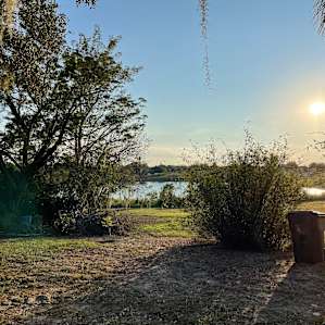 Groovy Grove n lovely lake RV site