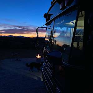 Family Glamping in Skoolie w/Views