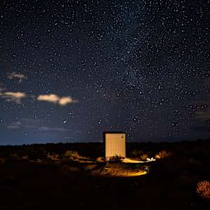 the toilet under the starry sky