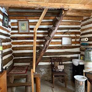 La Luna Rustic Cabin