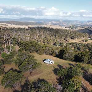 Rural Hilltop Mountain View Oasis