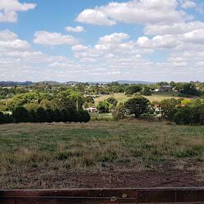 Hilltop Farm with Kyneton Views