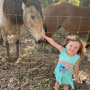 Serene farm stay on Bell Oaks Ranch