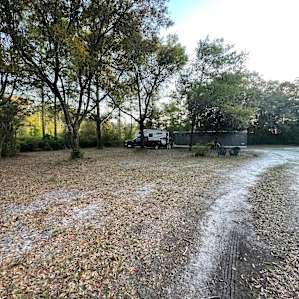 The camping spot is big enough for larger rigs and flat. There is a railroad track behind the bushes but we did not have any trains during our stay