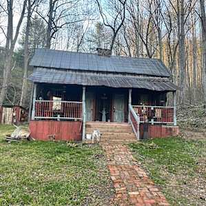 Homestead Hideaway, Livin N Past