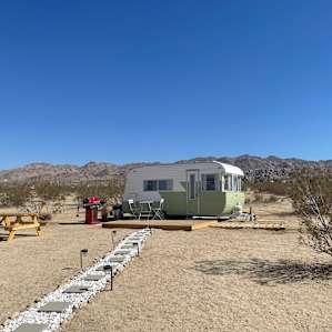 Lima Del Rey Vintage Trailer