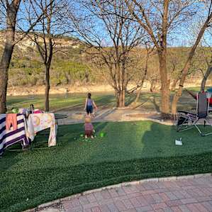 Bee Mountain Resort (Glamping)
