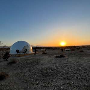 *WONDER DOME Glamping w/ KING BED!*