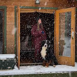 Close-in quaint cabin!